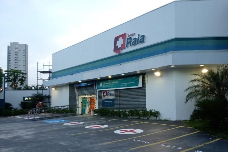 Obra Rede de farmácias Droga Raia, Varejo